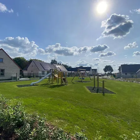 2wh42 Zeer Goed Uitgerust Huisje Met 3 Slk, Voor 6 Pers Met Parking En Tuin